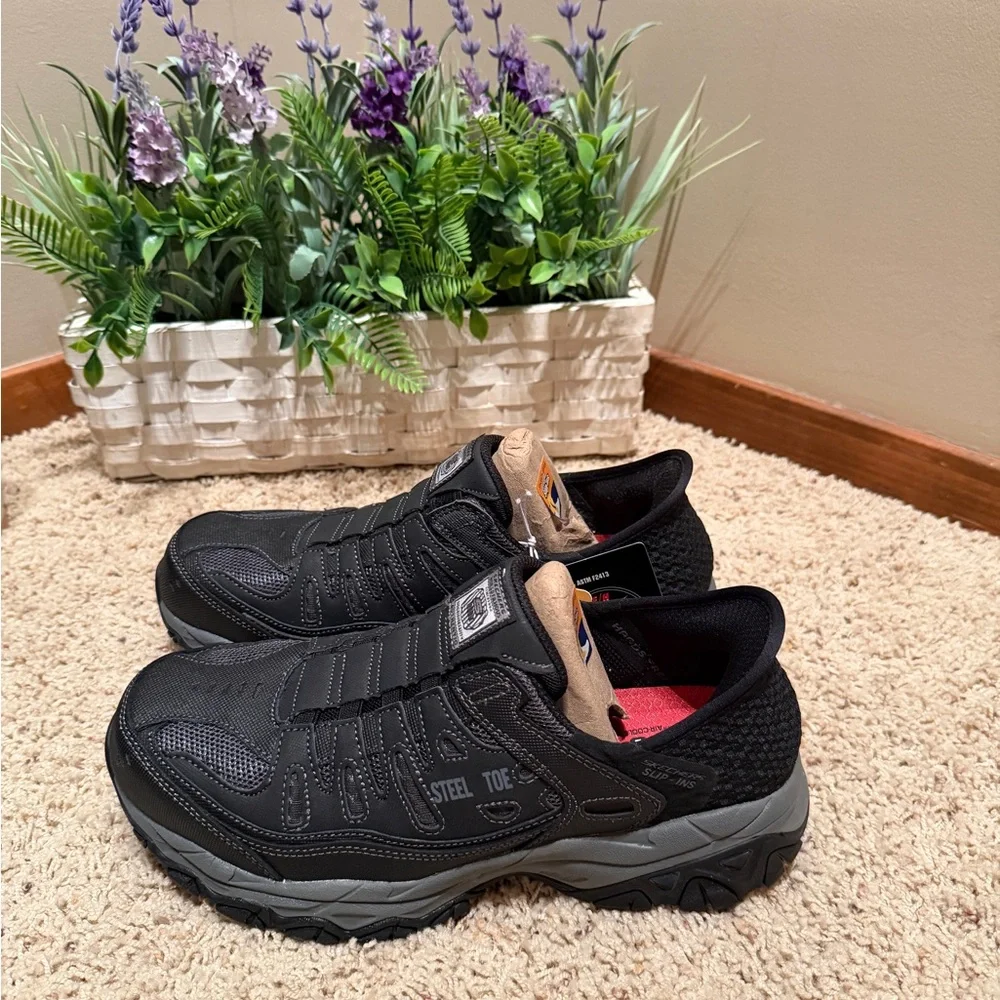 Skechers STEEL TOE Men’s Size 7 Black Slip-On Loafers